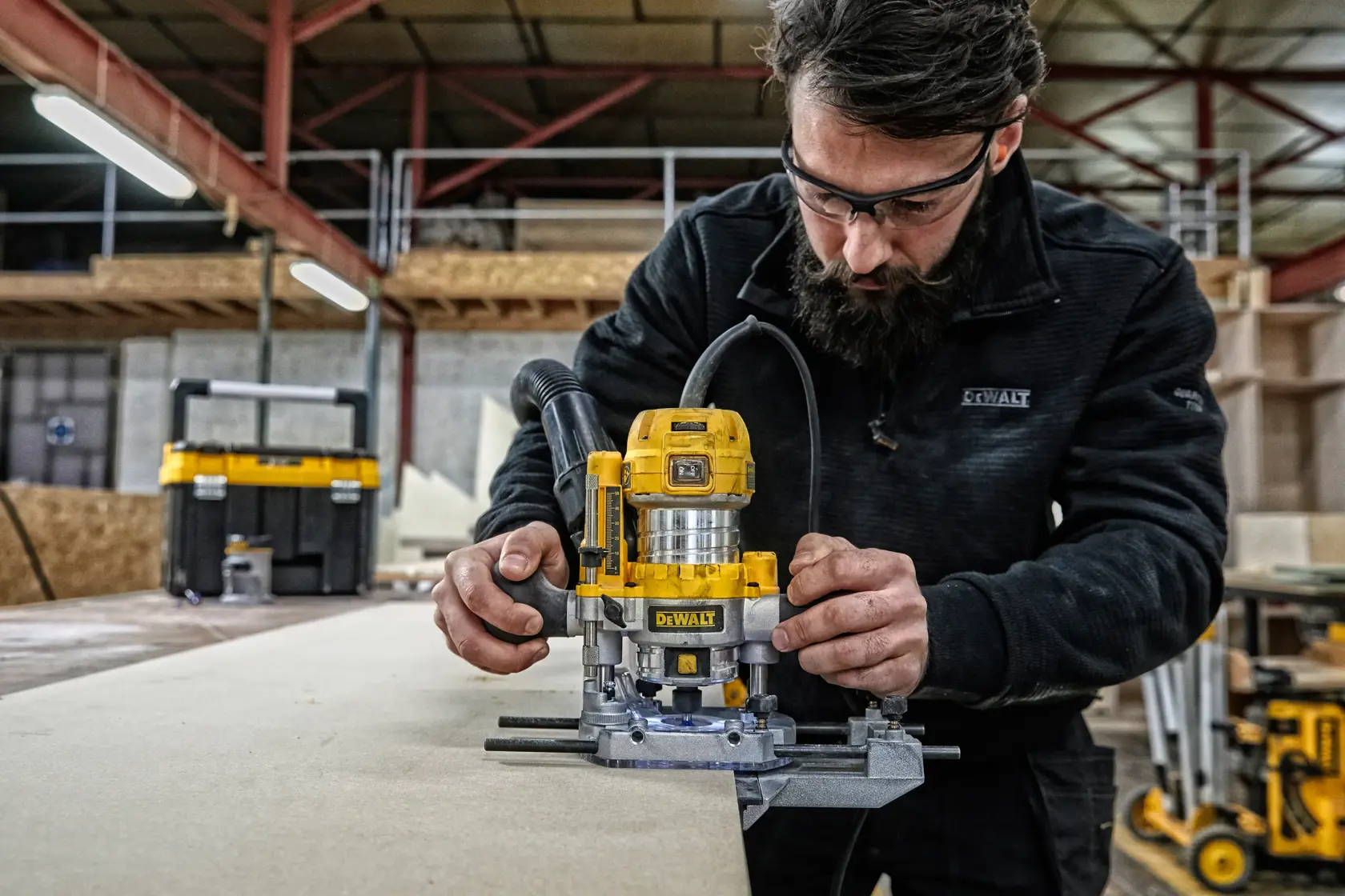 Frézka s pohyblivou a pevnou základňou 900 W 8 mm DEWALT®