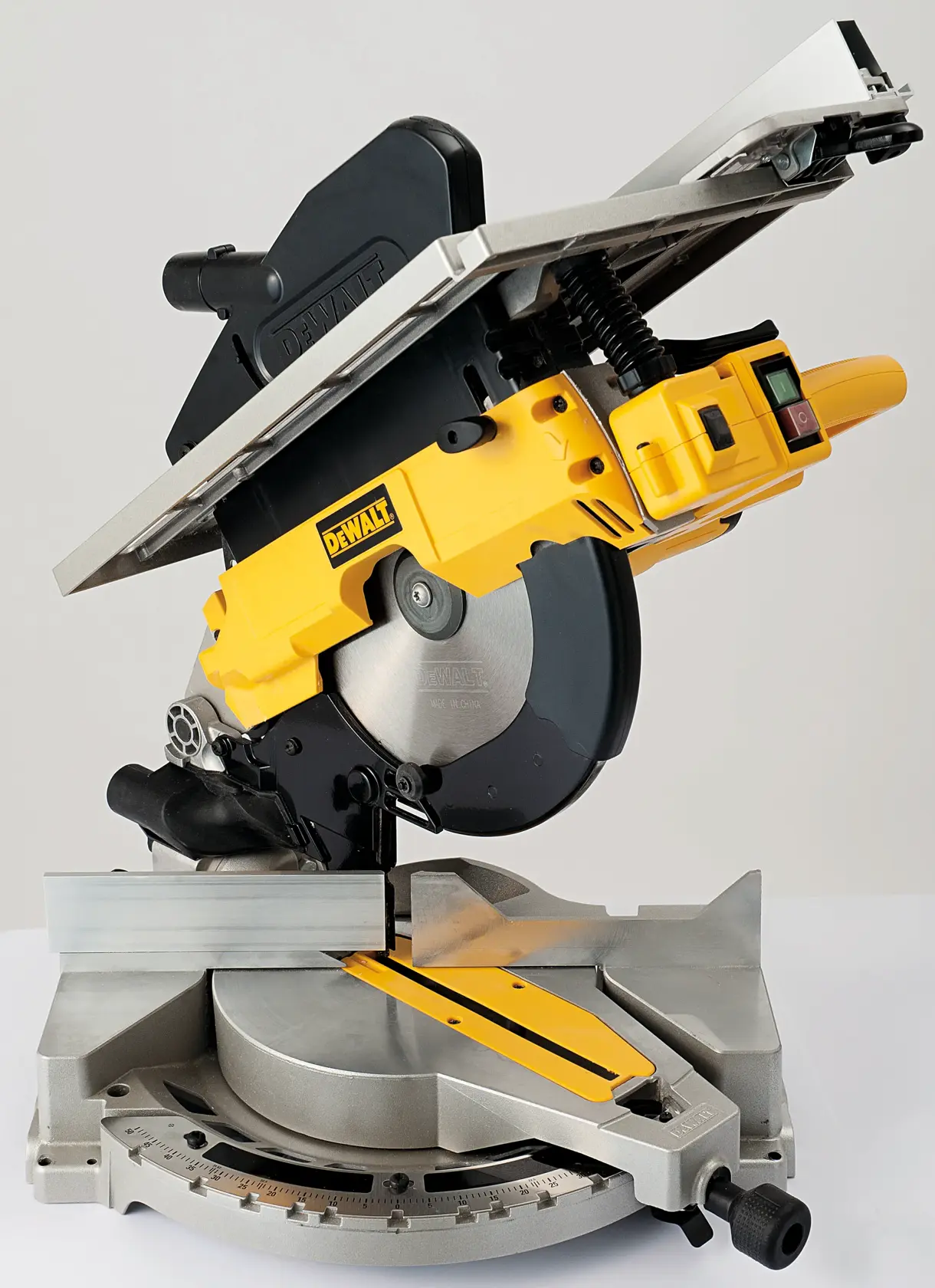 Stolová pokosová píla 305 mm DEWALT®