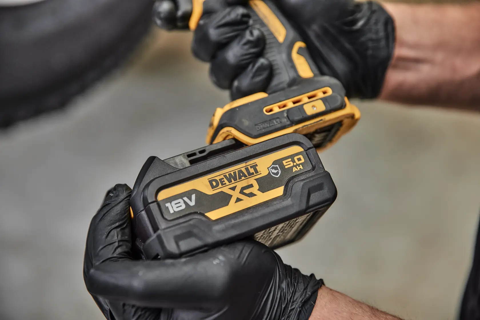 Batéria odolná voči oleju 18 V XR® 5 Ah DEWALT®