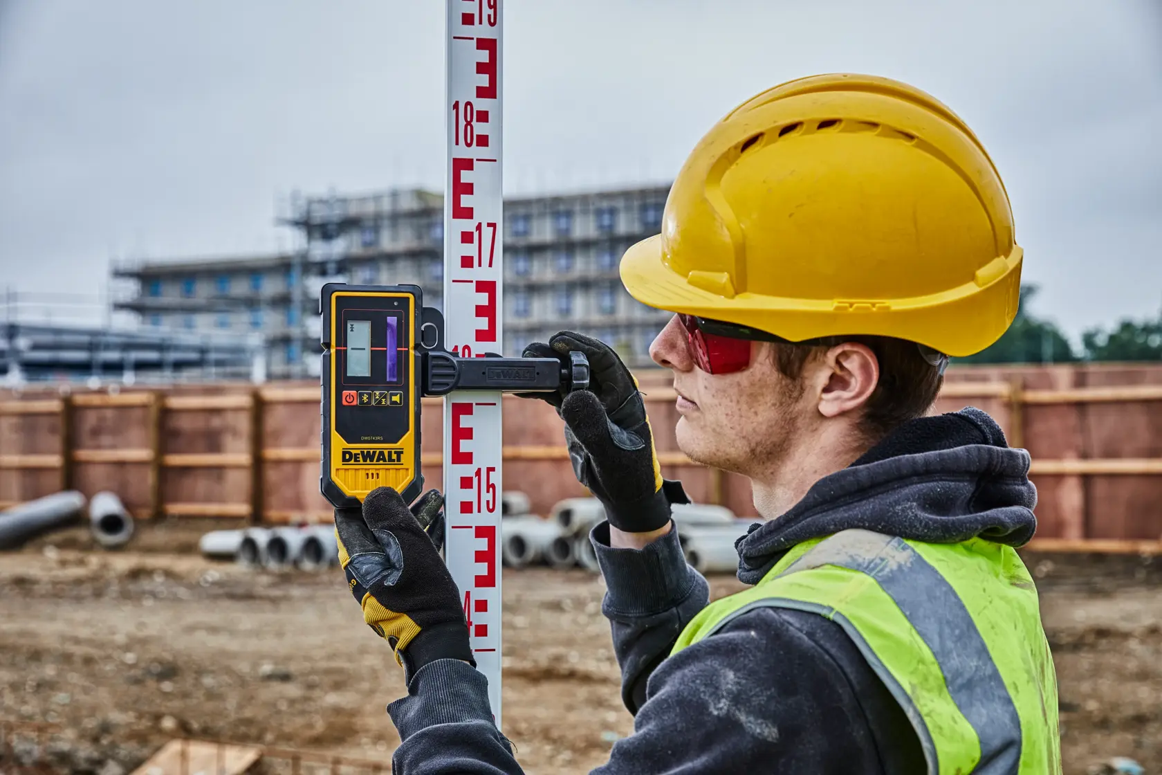 Rotačný laser s červeným lúčom 18 V XR® TOOL CONNECT™ DEWALT® - 1 x 2 Ah