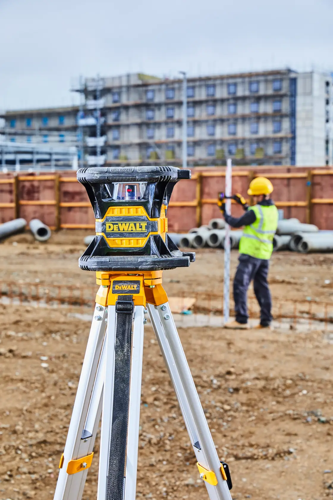 Rotačný laser s červeným lúčom 18 V XR® TOOL CONNECT™ DEWALT® - 1 x 2 Ah
