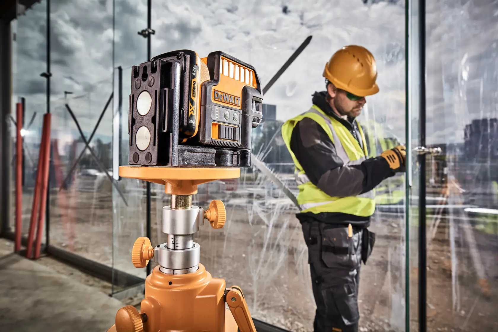 5-bodový krížový laser so zeleným lúčom DEWALT® 12 V XR® - 1 x 2 Ah
