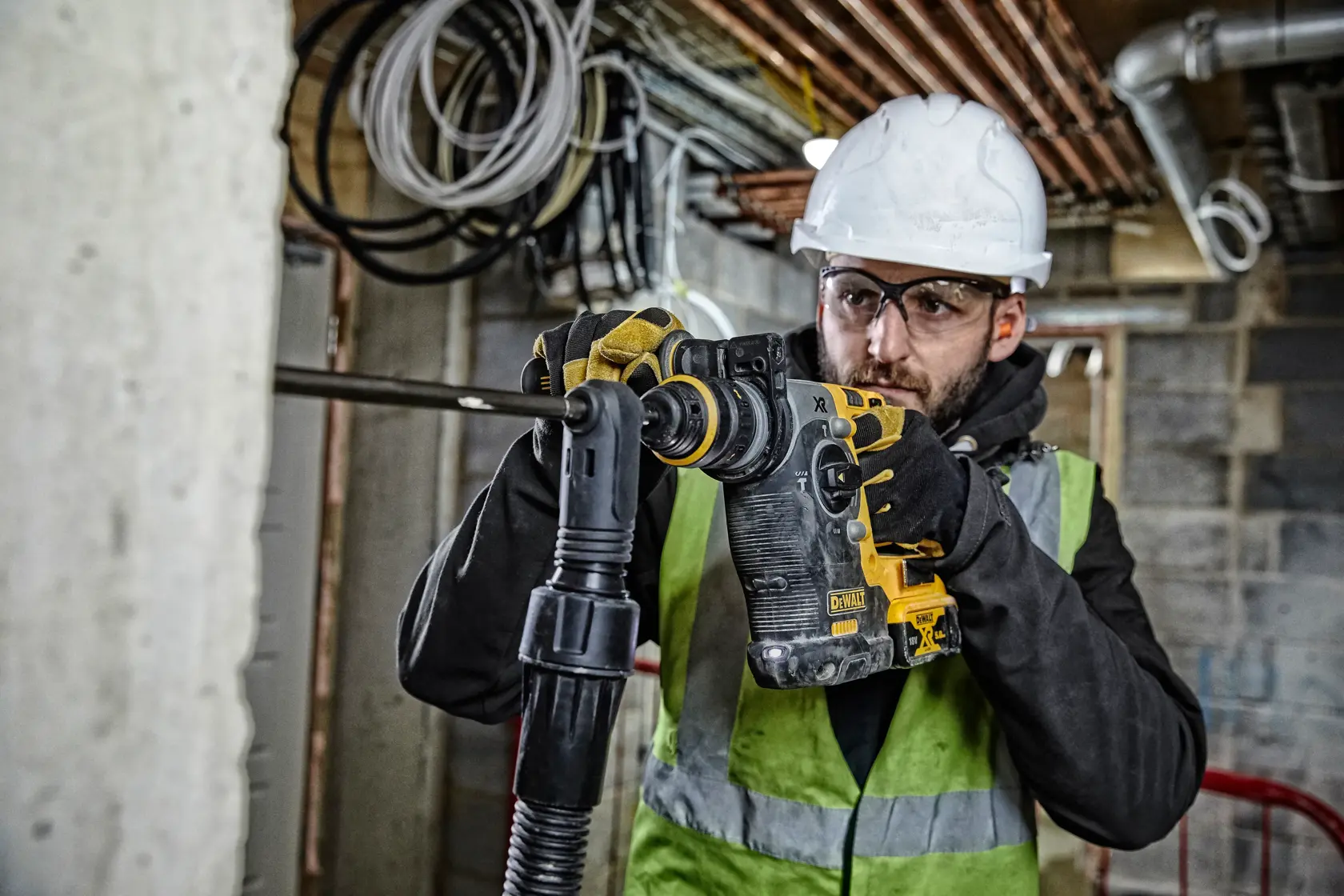 Bezuhlíková príklepová vŕtačka 18 V XR® 24 mm SDS Plus DEWALT® s rýchloupínacím skľučovadlom (samotné náradie)