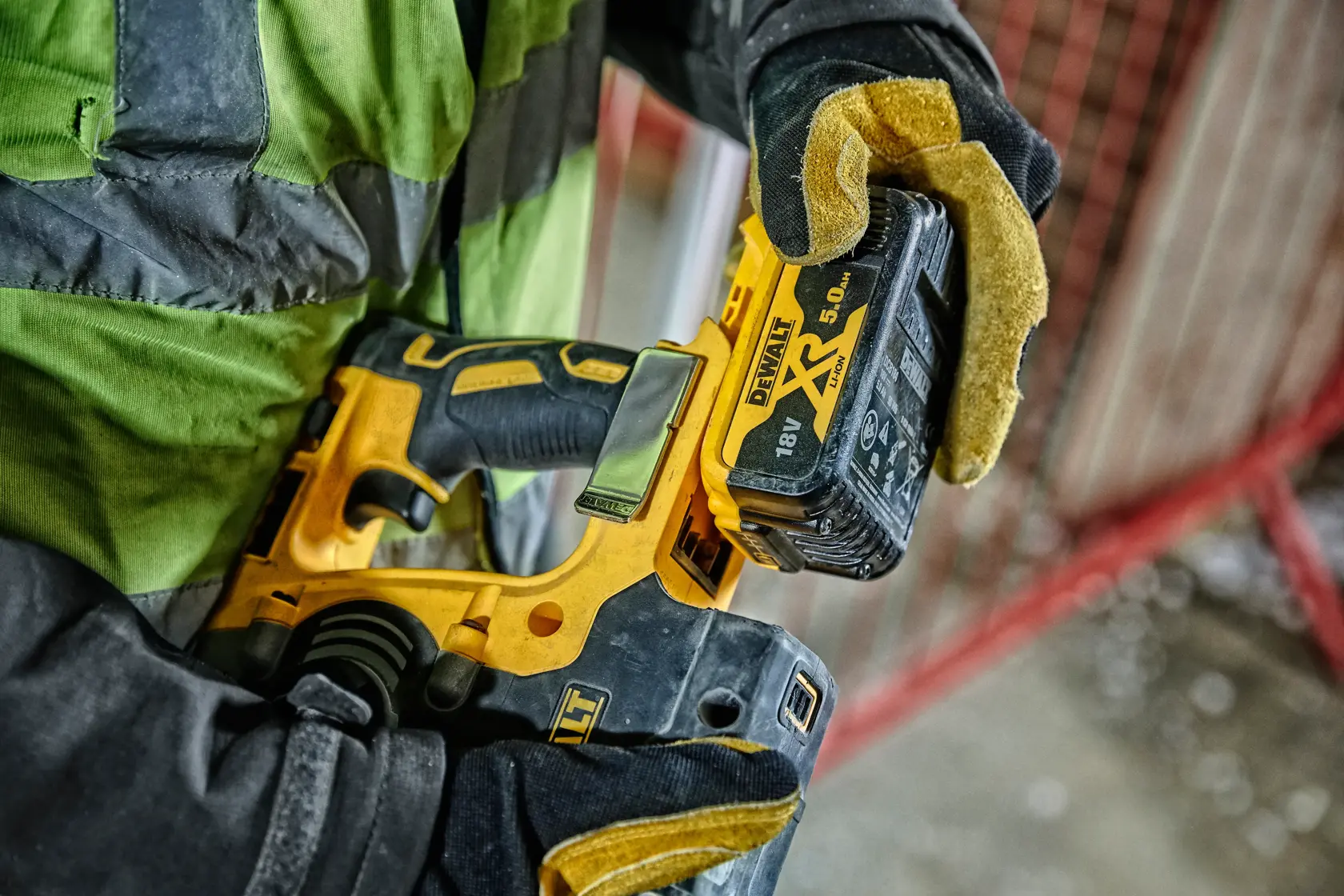 Bezuhlíková príklepová vŕtačka 18 V XR® 24 mm SDS Plus DEWALT® s QCC - 2 x 5 Ah
