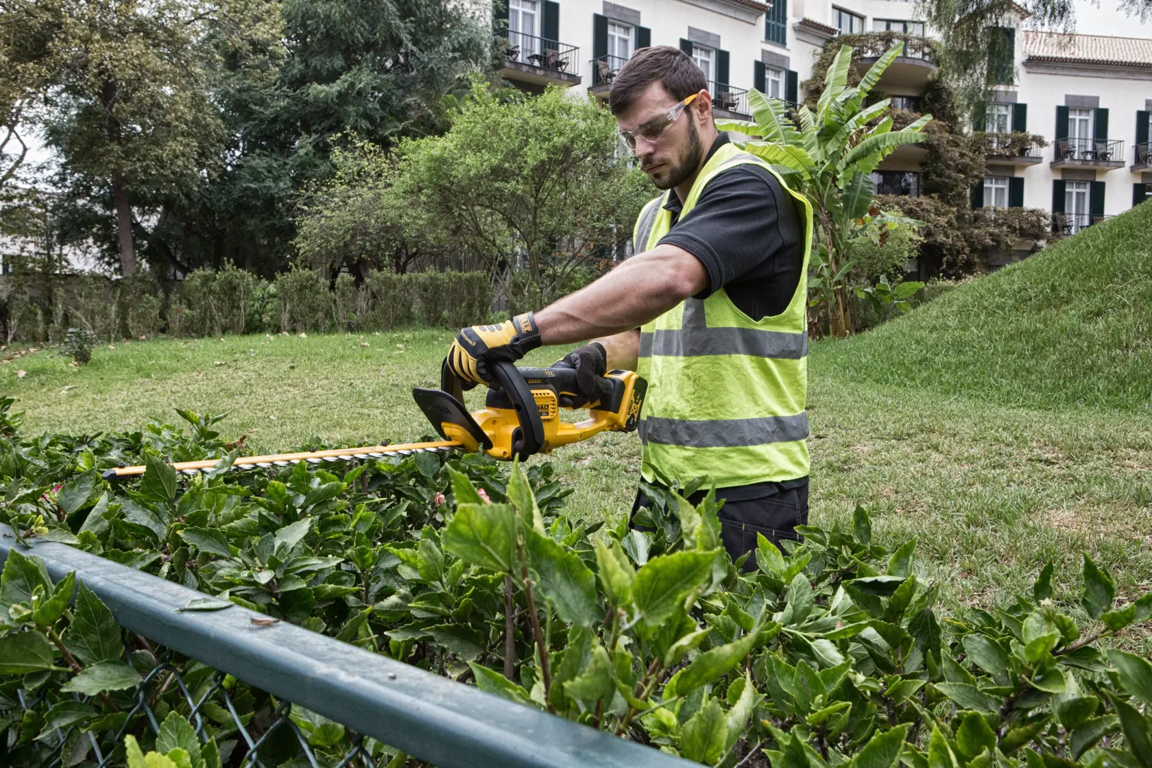 Nožnice na živé ploty 55 cm (19 mm odsadenie pílového listu) 18 V XR® DEWALT® - 1 x 5 Ah