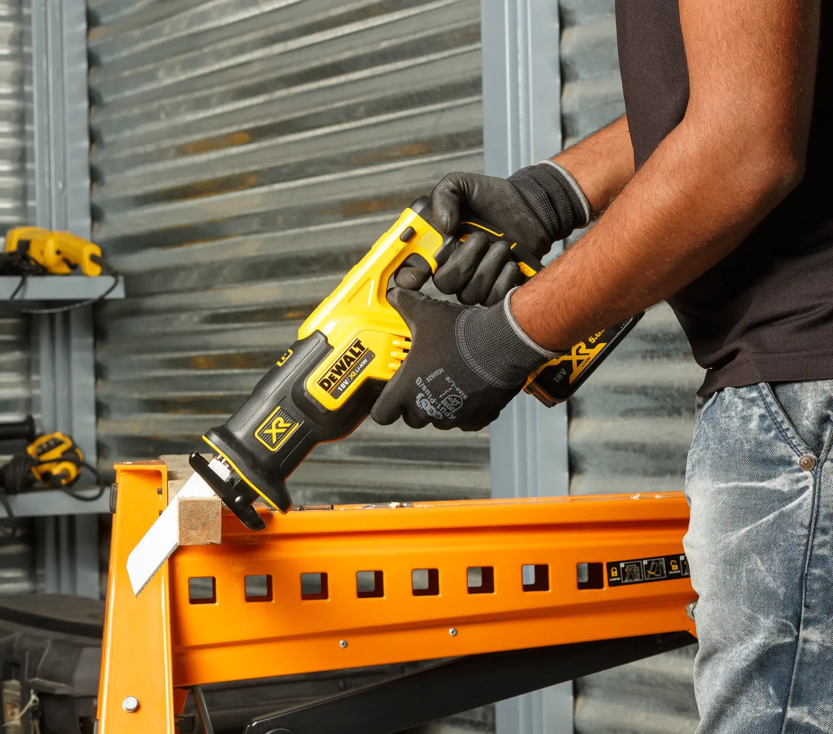 Bezuhlíková kompaktná mečová píla 18 V XR® DEWALT® -2 x 5 Ah