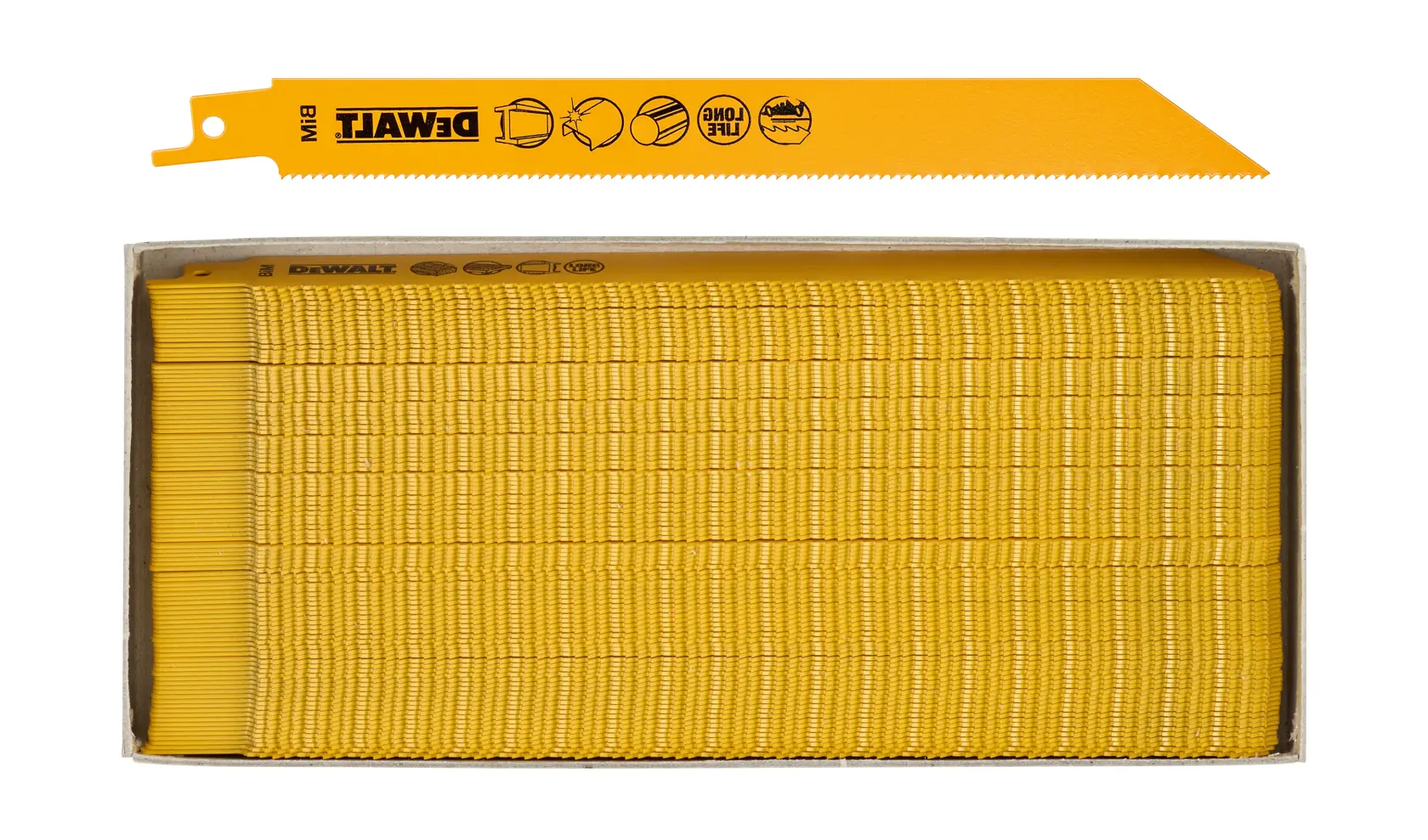 Eine Schachtel mit mehreren gelben DEWALT Säbelsägeblättern, wobei ein Blatt oberhalb der Schachtel gezeigt wird, das seine Zähne und das Branding sichtbar macht.