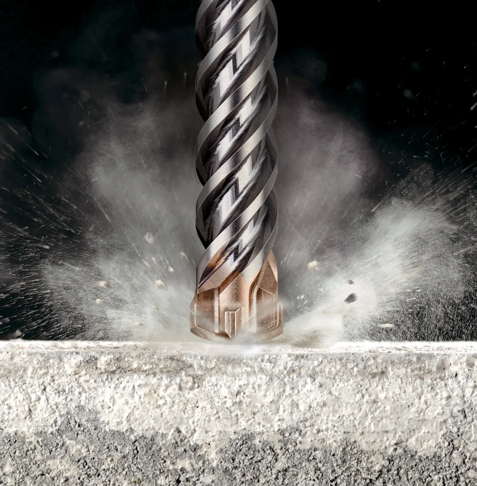 DEWALT DT60820, DT60820-QZ broca golpeando hormigón, polvo, foto de producto Fotografía.