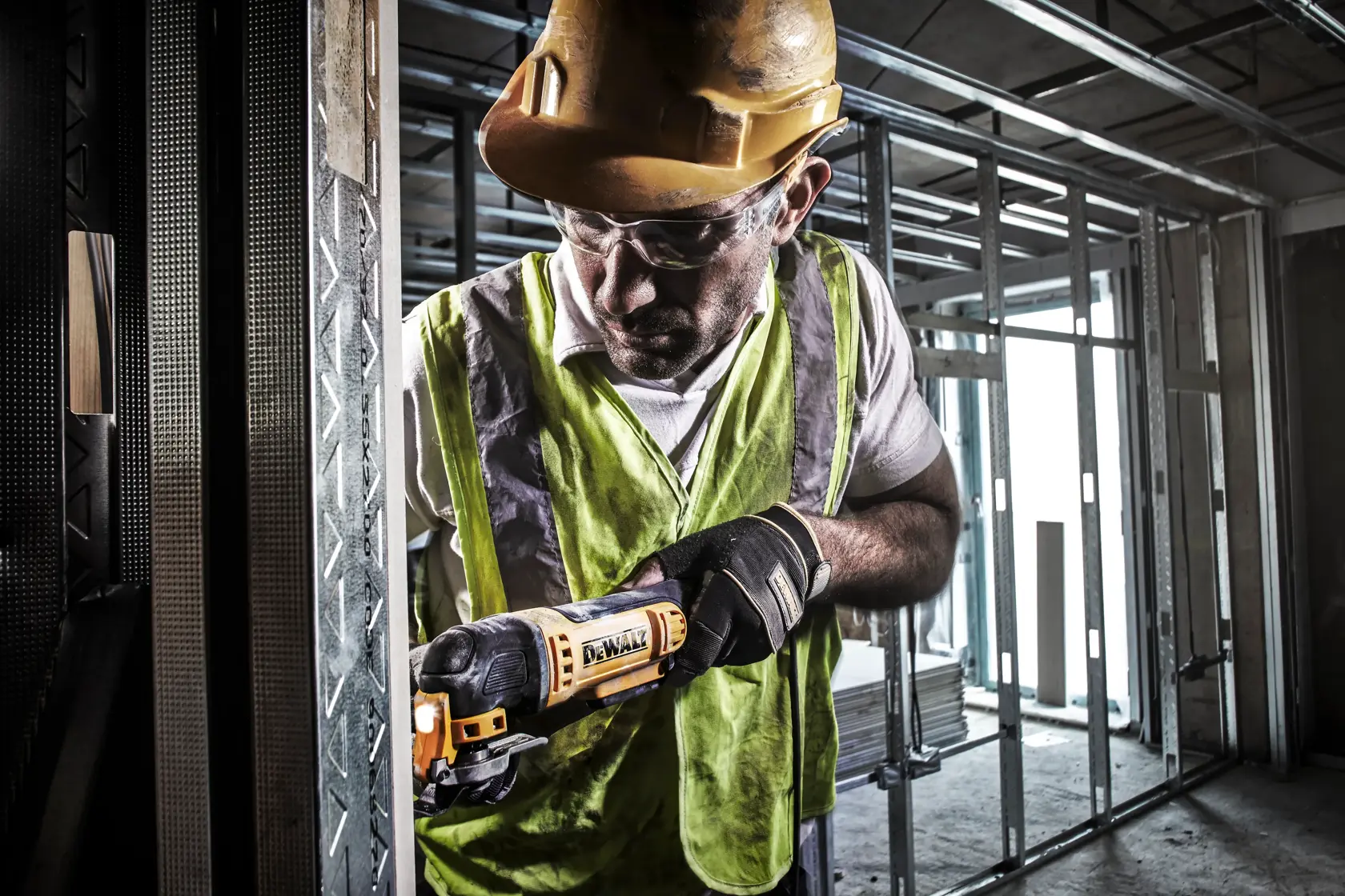 Oscilačná multifunkčná brúska DEWALT®