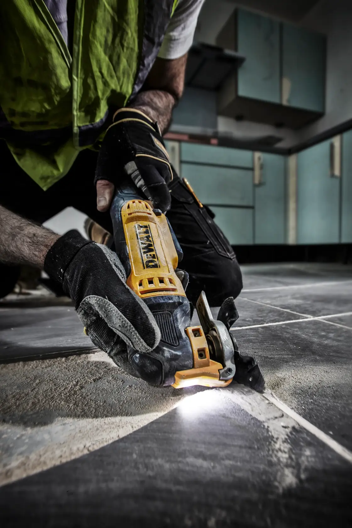 Oscilačná multifunkčná brúska DEWALT®