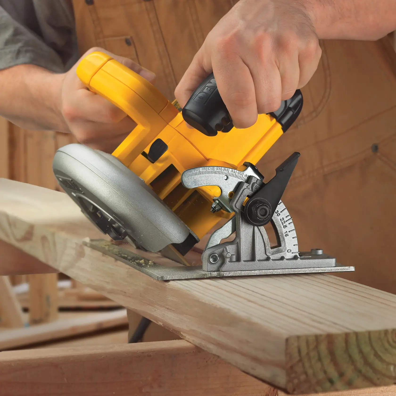 Kotúčová píla 1600 W 190 mm DEWALT®