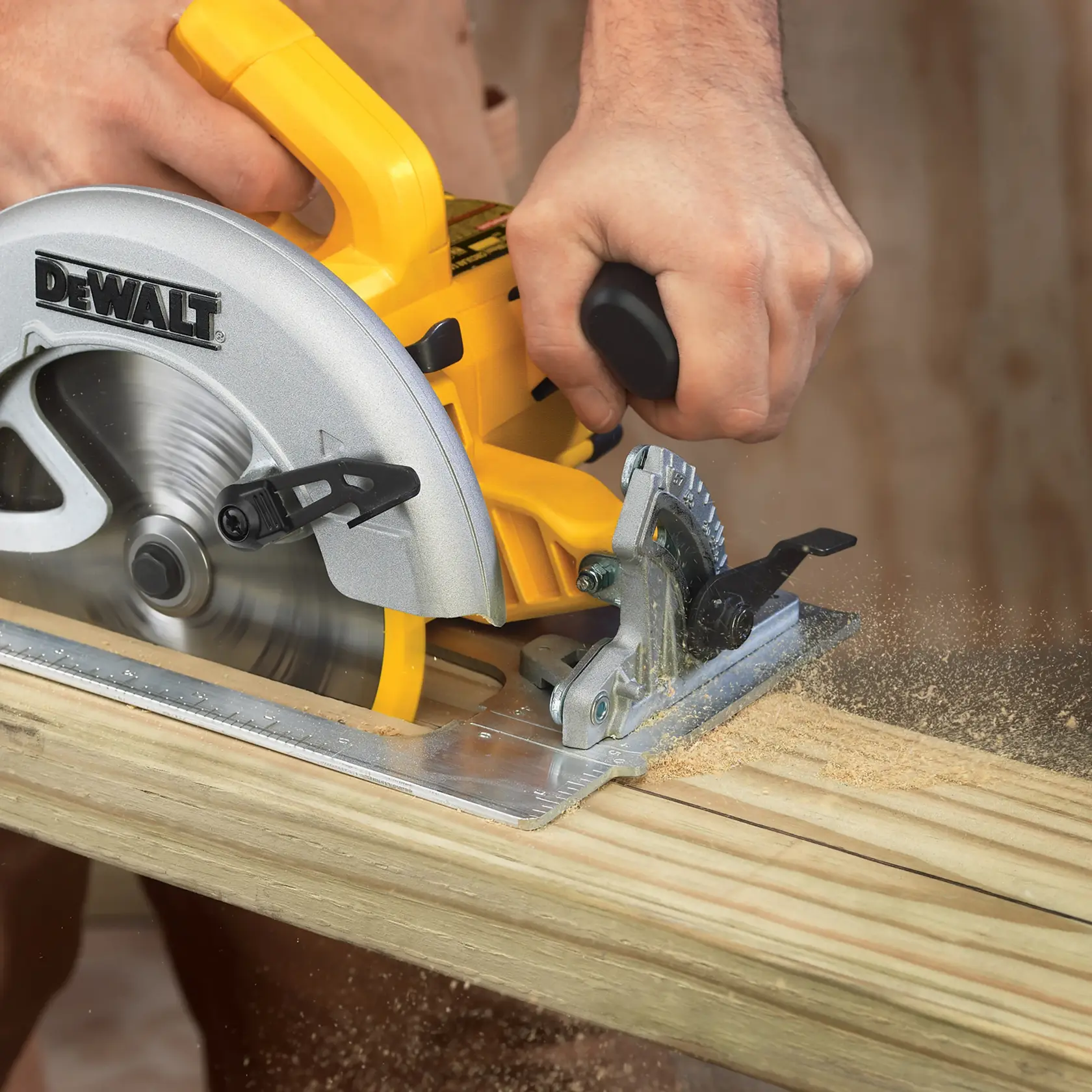 Kotúčová píla 1600 W 190 mm DEWALT®