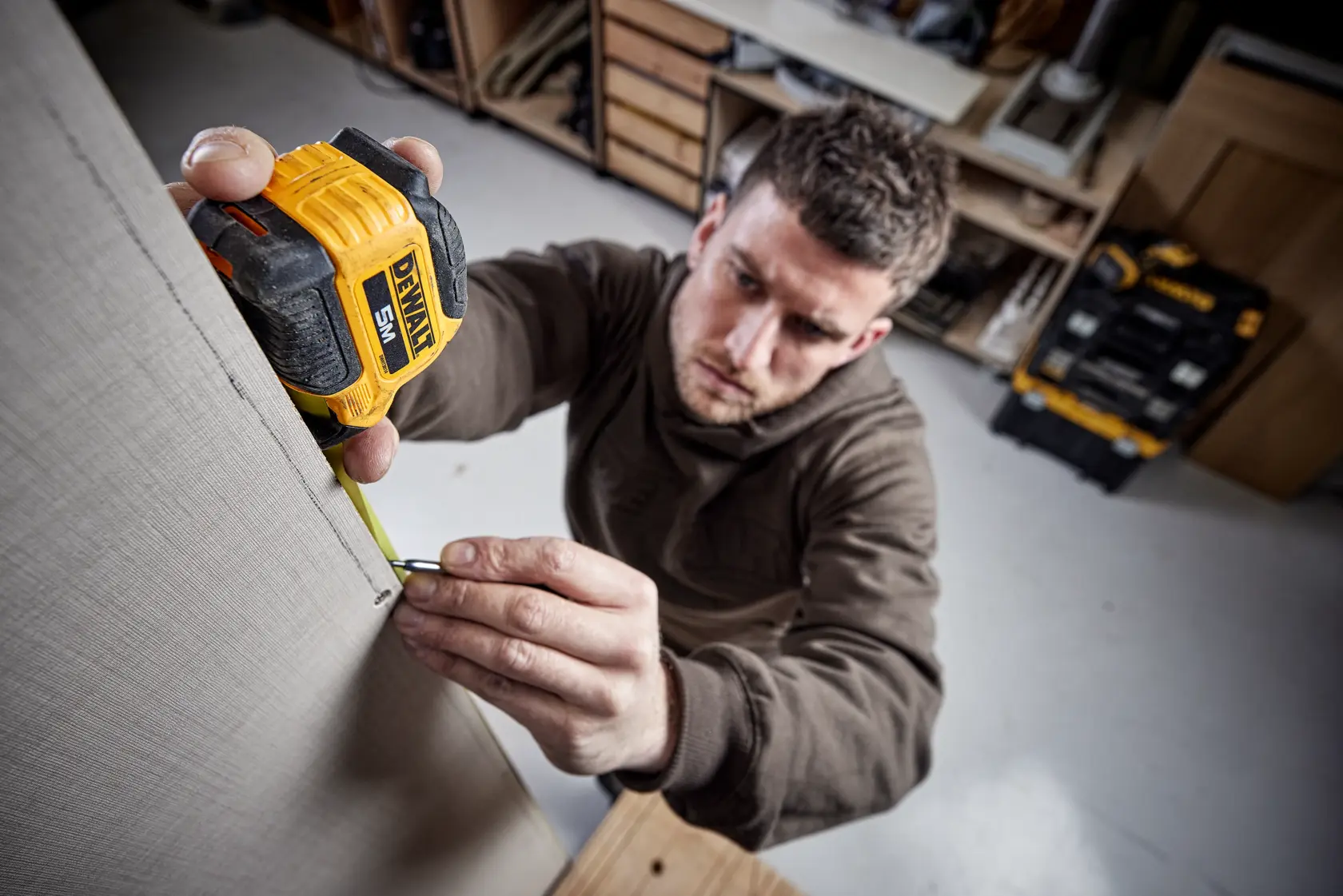 Kompaktný zvinovací meter 5 m (šírka 28 mm) DEWALT®