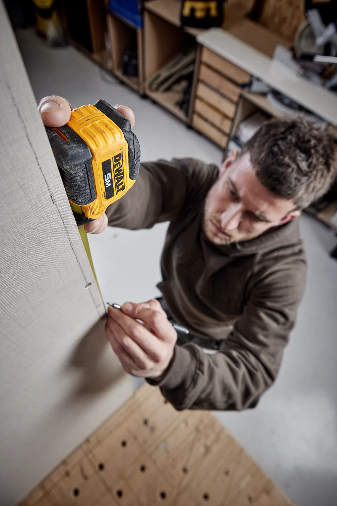 Kompaktný zvinovací meter 5 m (šírka 28 mm) DEWALT®