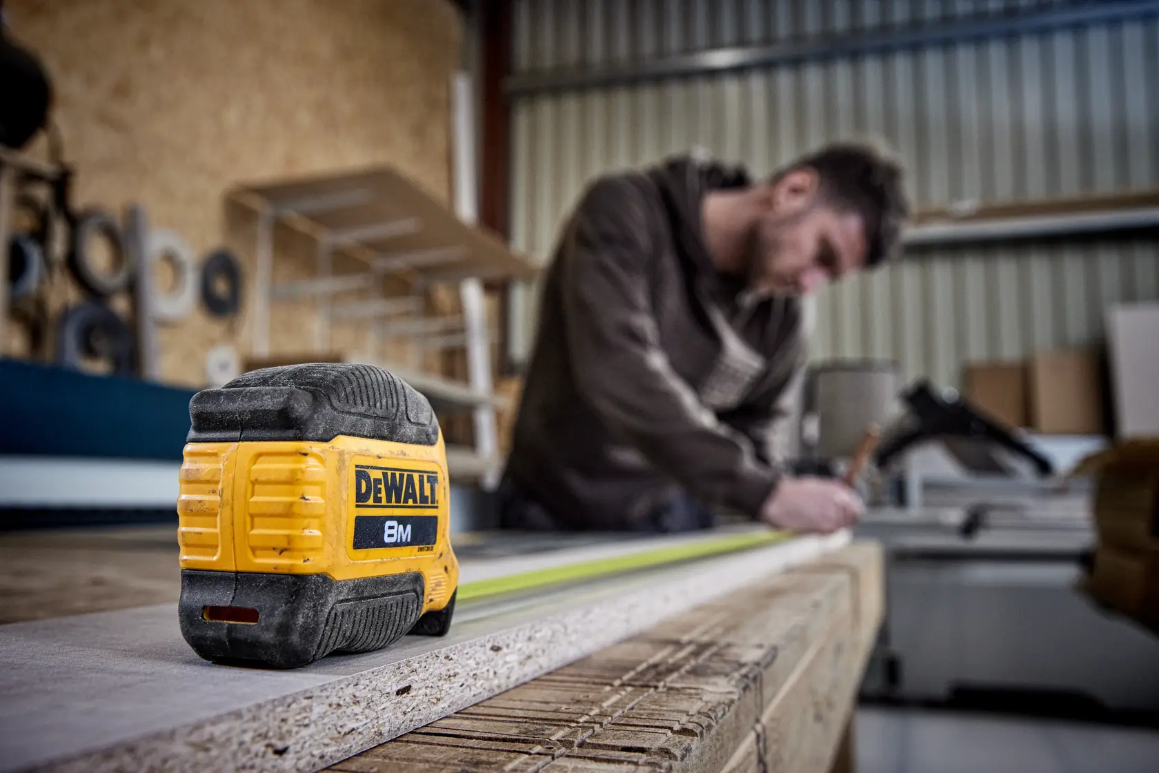 Kompaktný zvinovací meter 8 m (šírka 28 mm) DEWALT®