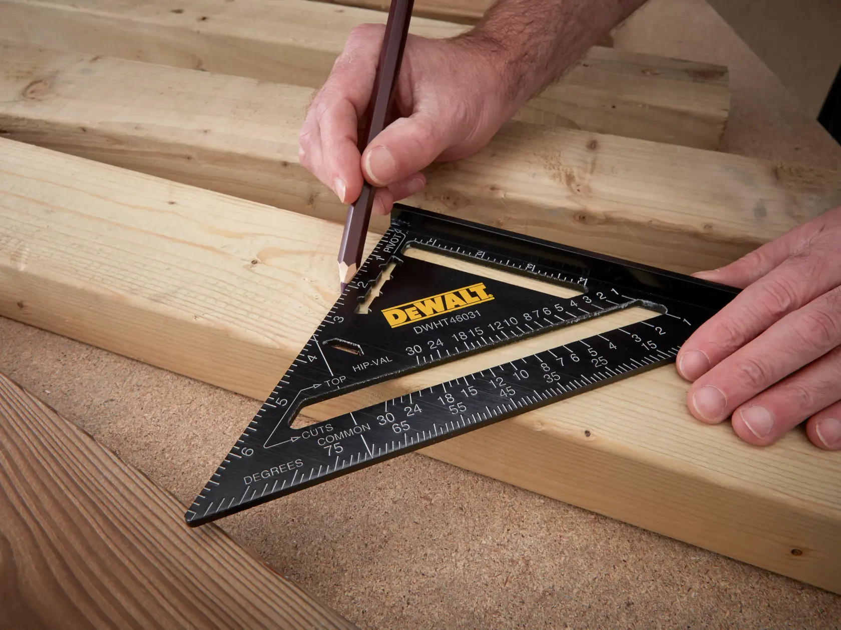 Metrický uhlomer 7 pal. (180 mm) DEWALT®