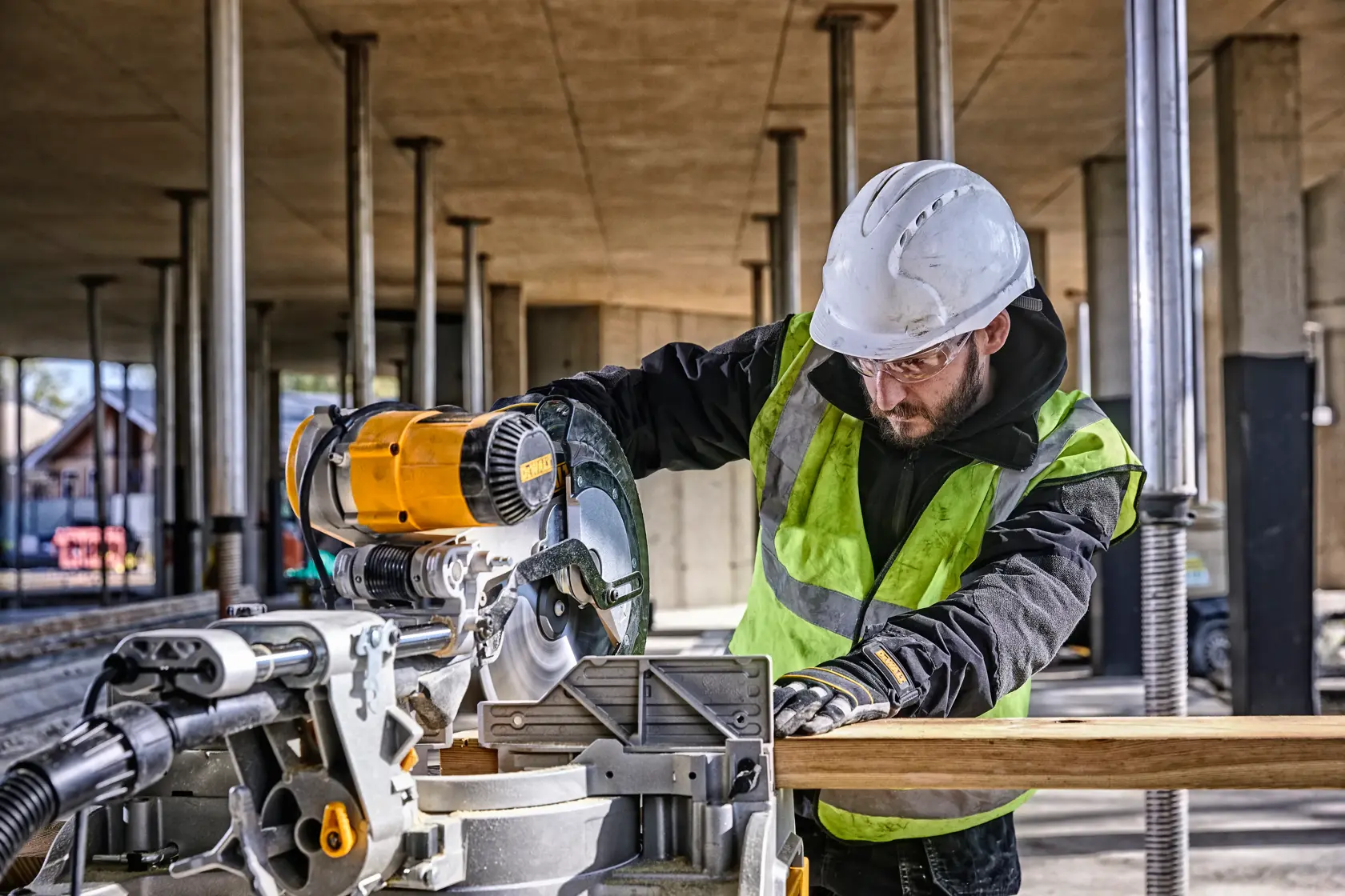 Pokosová píla 305 mm DEWALT®