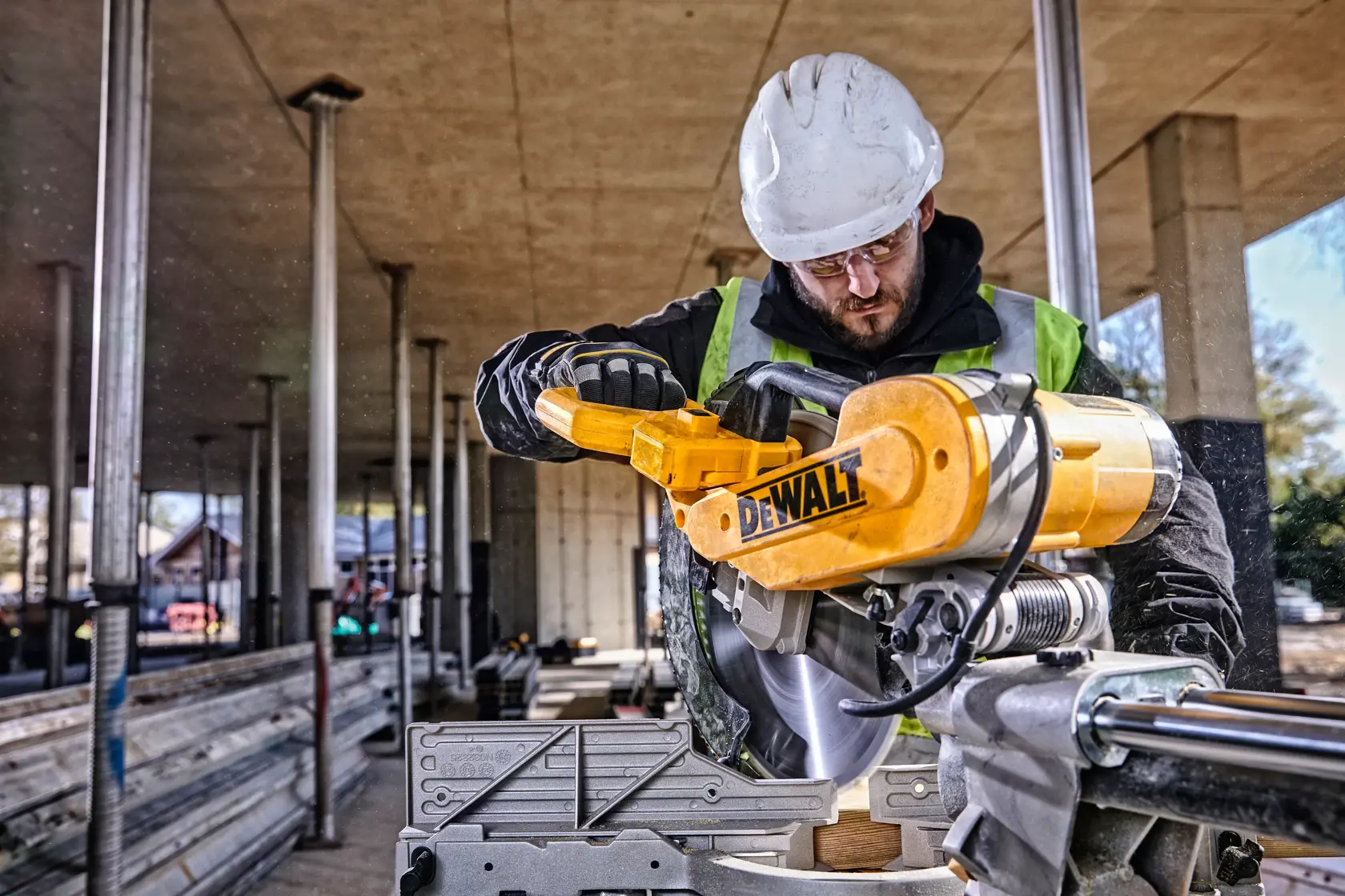 Pokosová píla 305 mm DEWALT®